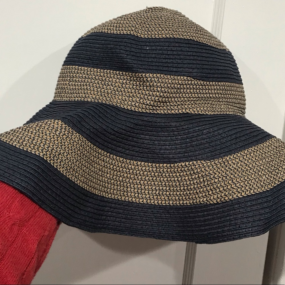 Floppy hat! - Picture 2 of 2